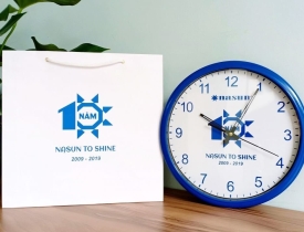 IN LOGO ĐỒNG HỒ TREO TƯỜNG CHUYÊN NGHIỆP: THỂ HIỆN THƯƠNG HIỆU ĐẲNG CẤP