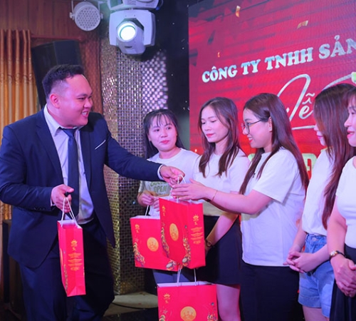 TỔNG KẾT QUÝ II/2025 – VINH DANH NHỮNG CHIẾN BINH XUẤT SẮC CỦA PHÚ QUÝ
