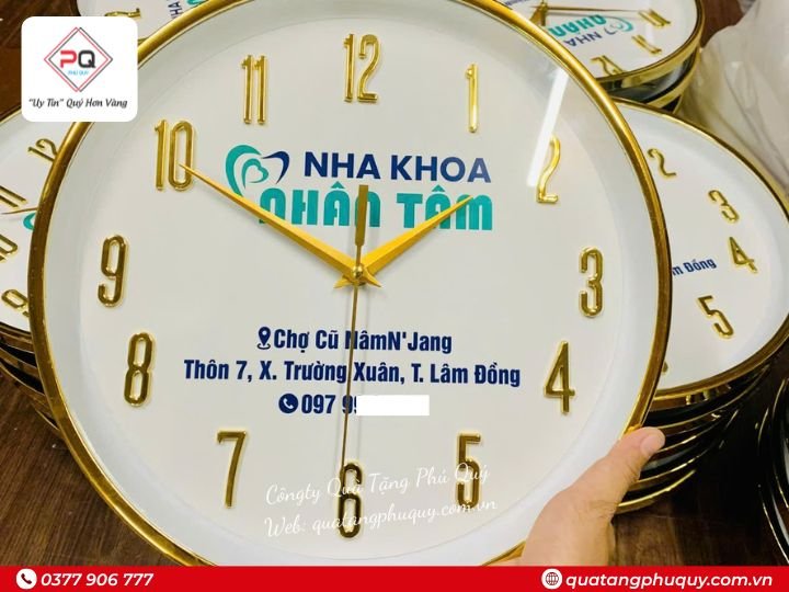 ĐỒNG HỒ TREO TƯỜNG IN LOGO VIỀN XI VÀNG 12 SỐ NỔI 35CM